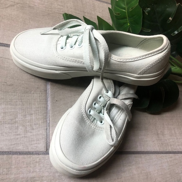 Vans off the wall mint green classic lace up sneakers. Size 1 - Picture 2 of 7
